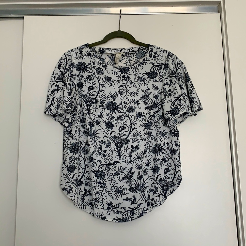 H&M size 10 black and white floral pattern short sleeve tunic